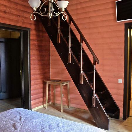 Knyazhyi Dvir Apartment Strigalnya Ngoại thất bức ảnh