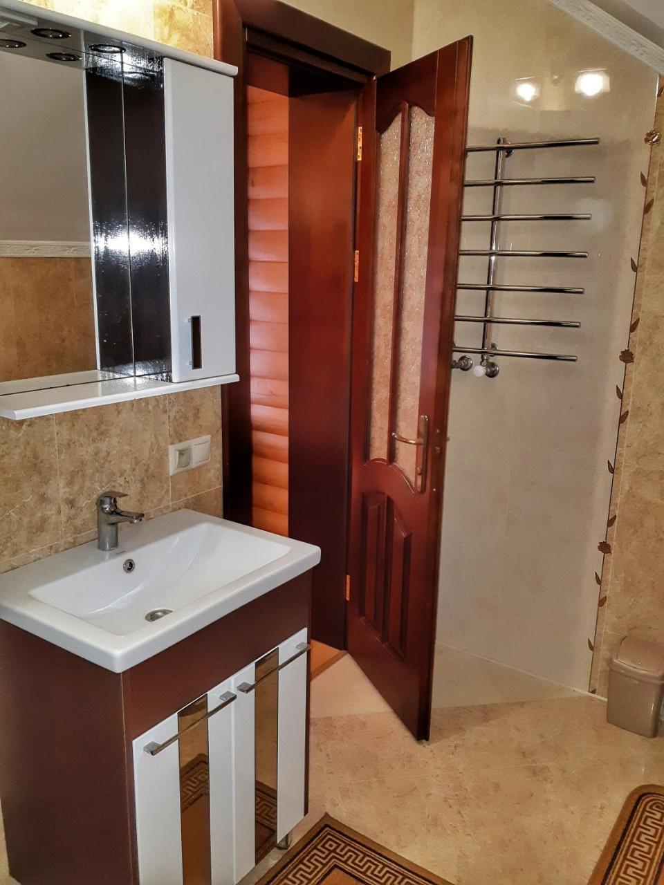 Knyazhyi Dvir Apartment Strigalnya Ngoại thất bức ảnh